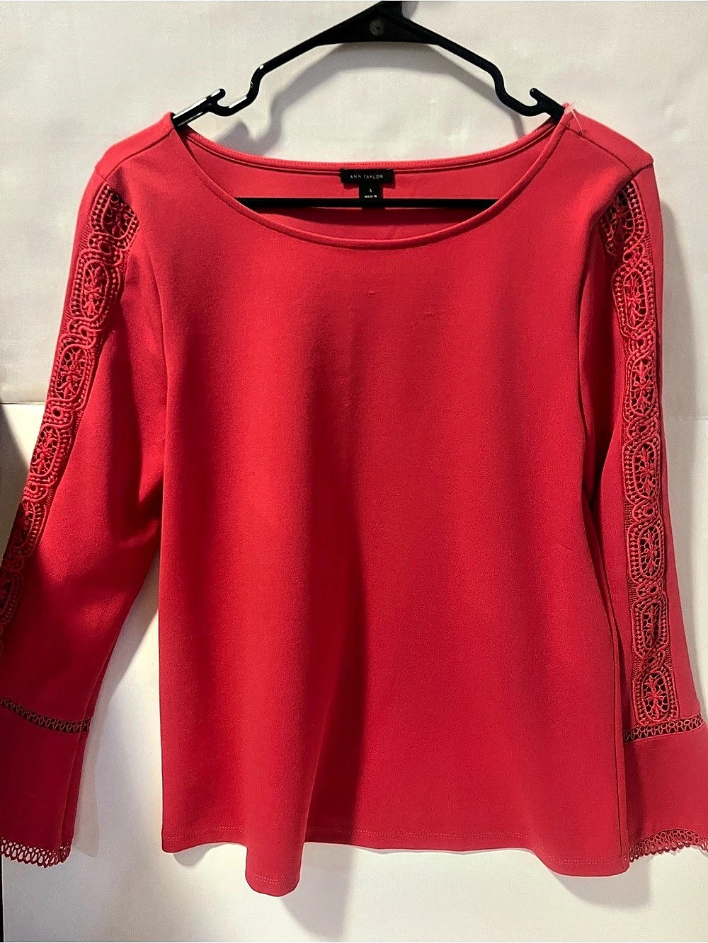Ann Taylor Lace Sleeve Top in Pink Size Small Like New